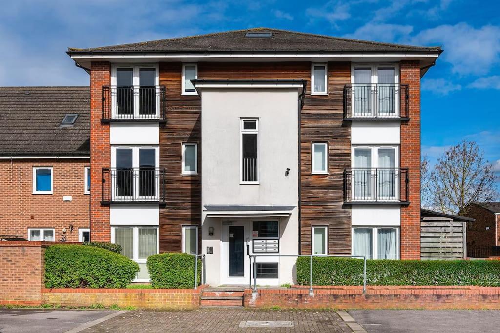 Reading 2-Bed Apartment & Parking Exteriér fotografie